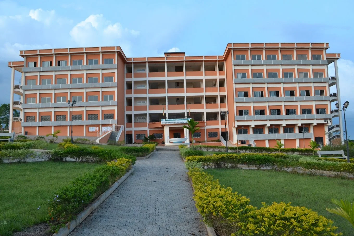 École Supérieure Internationale de Génie Numérique (ESIGN) de l'Université Inter-États Congo-Cameroun
