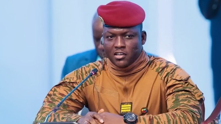 Un Geste qui Touche : Un Béninois Offre 1 000 Dollars à Ibrahim Traoré pour la Lutte Antiterroriste au Burkina Faso